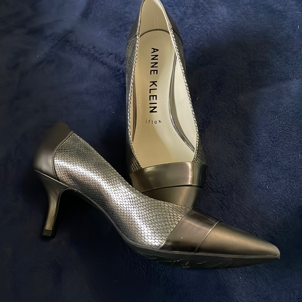 8.5 Anne Klein iflex heels